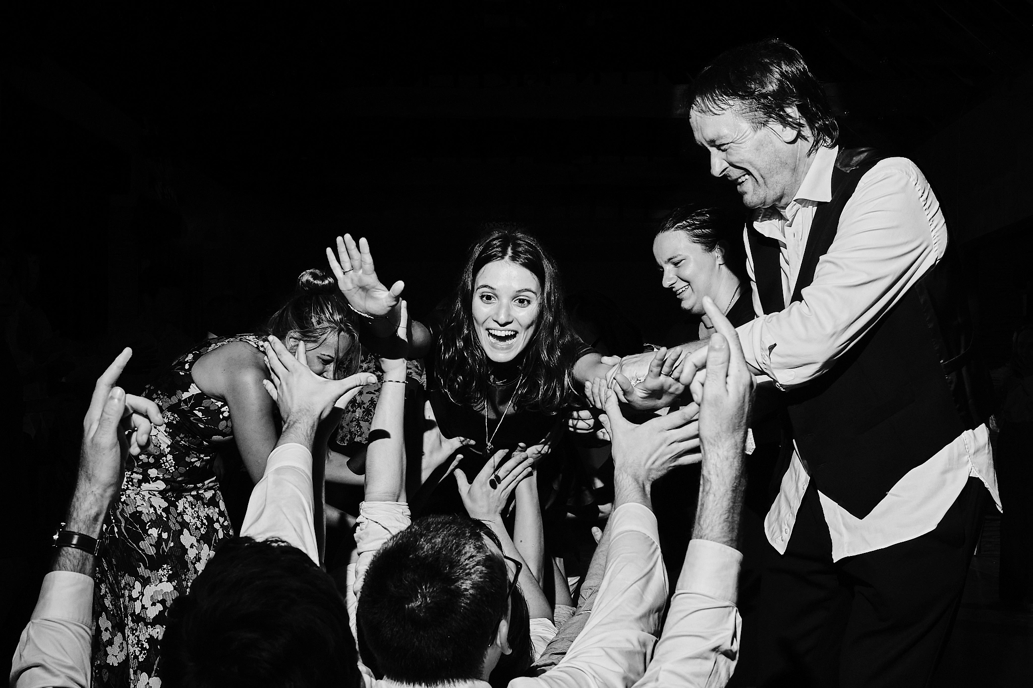 photographie de mariage de soirée de convives à loire et sens par nathalie marteau photographe mariage angers