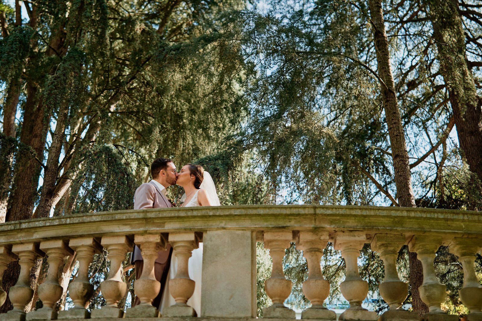 Les mariés au Jardin des Plantes d'Angers, le jour de leur mariage