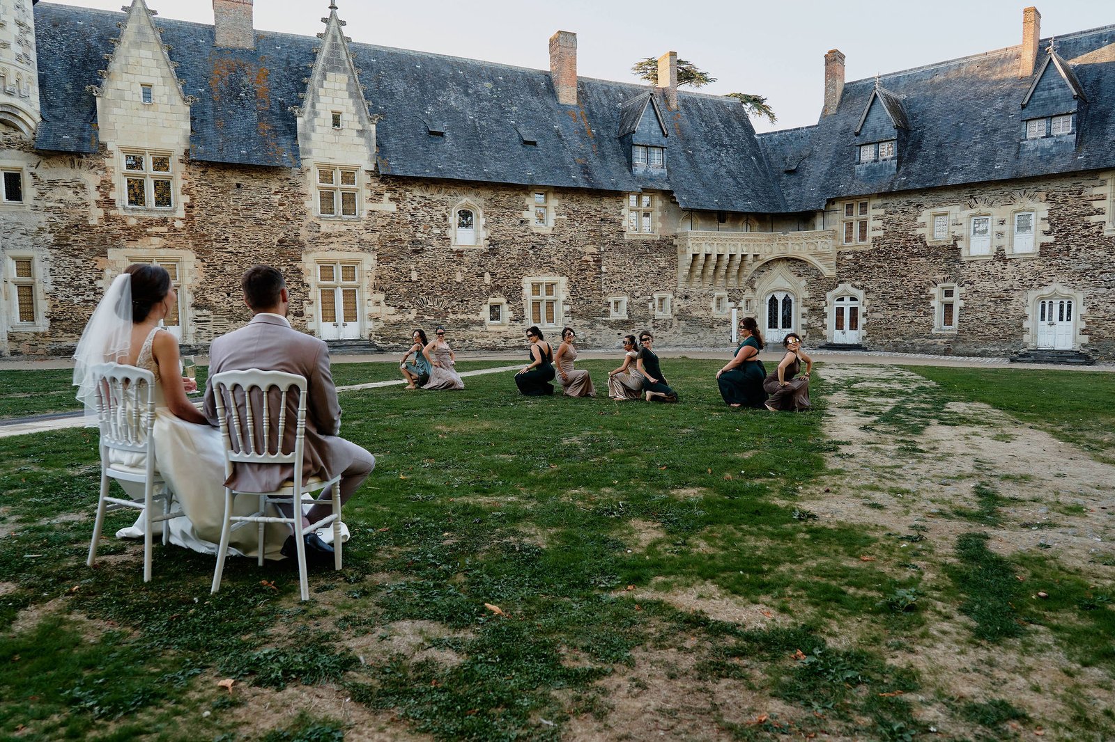Chorégraphie des invités pendant le cocktail au château du Plessis-Macé