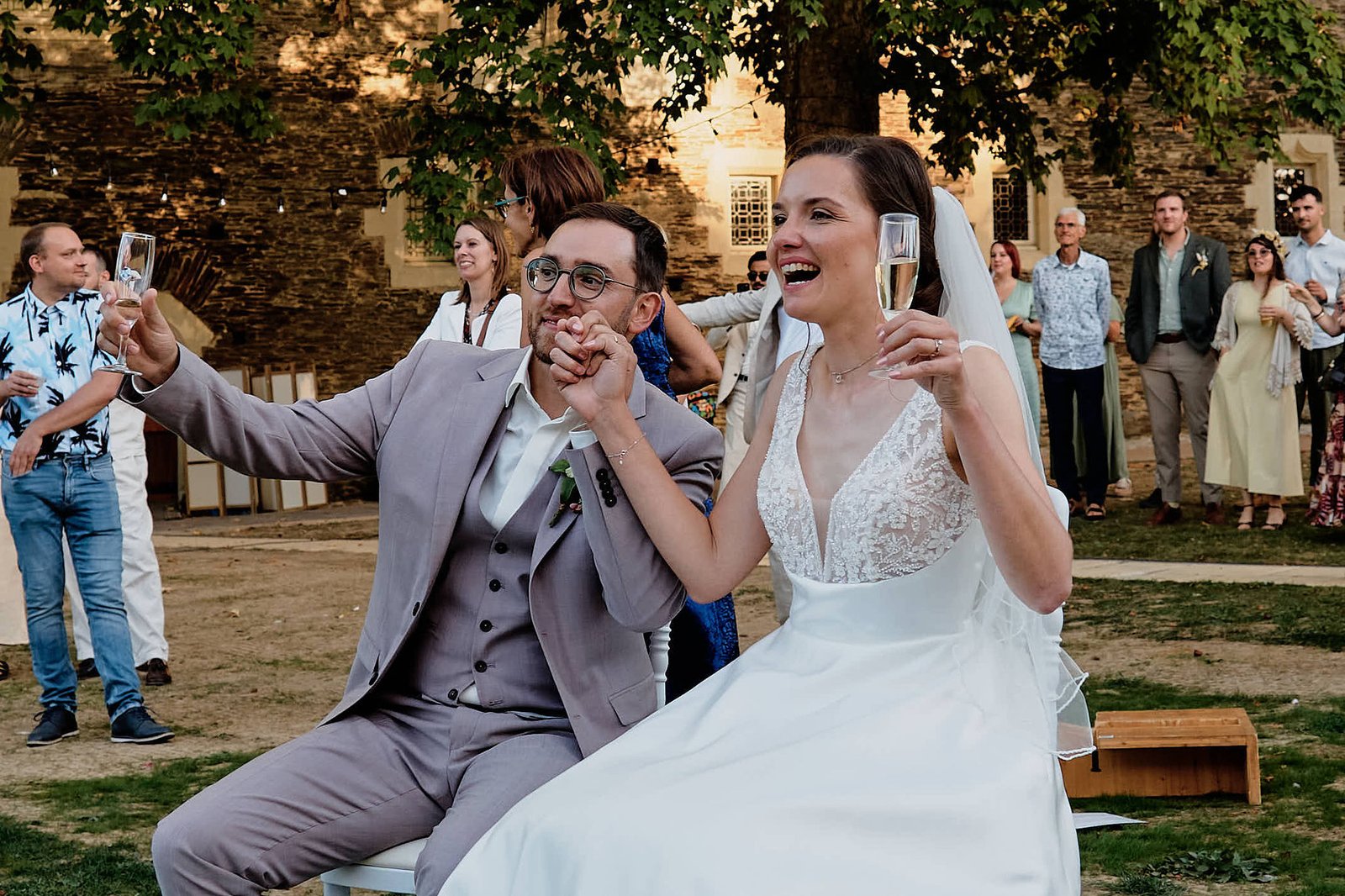 Les invités dansent la chorégraphie surprise pour Audrey et Nicolas