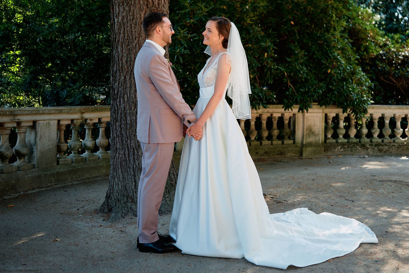 Audrey et Nicolas réunis après leur premier regard au Jardin des Plantes d'Angers